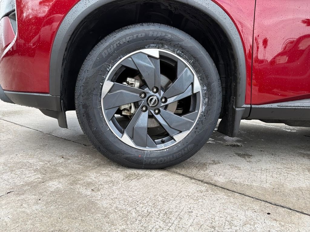 Used 2024 Nissan Rogue SV w/ SV Premium Package image 12