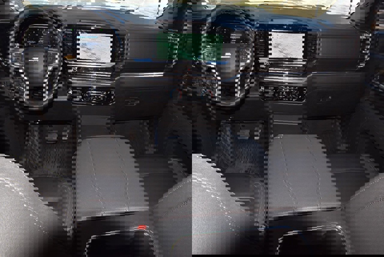 Used 2025 Chevrolet Silverado 2500 LT w/ Safety Package image 16