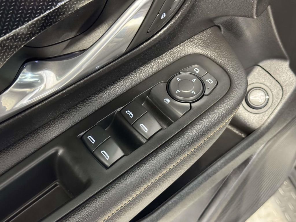 Used 2022 GMC Terrain AT4 image 27