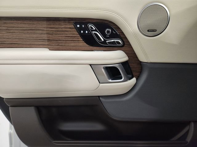 Used 2020 Land Rover Range Rover HSE image 24