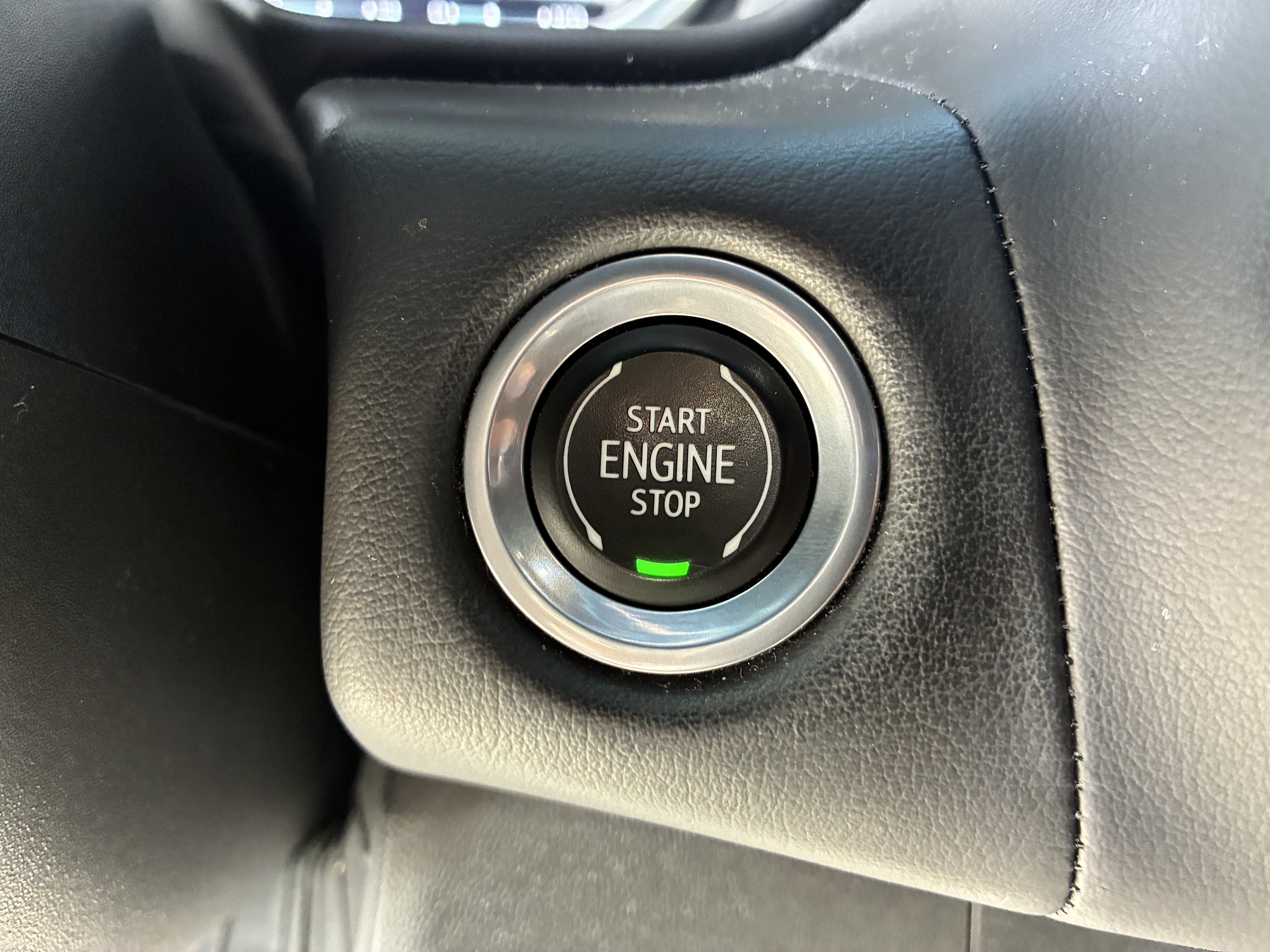 Used 2022 Chevrolet Suburban RST w/ Luxury Package RWD image 28