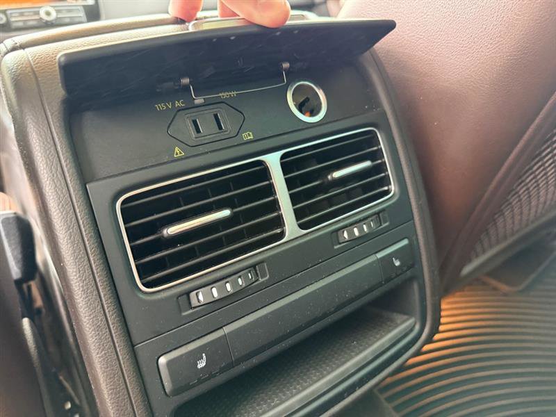 Used 2011 Volkswagen Touareg Executive image 9