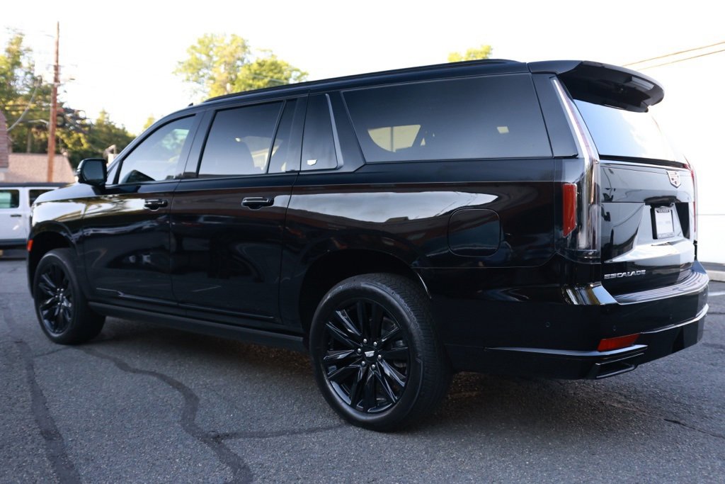 Used 2024 Cadillac Escalade ESV Sport w/ Touring Package image 5