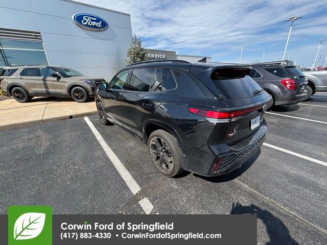 Used 2025 Volkswagen Tiguan SE R-Line image 8