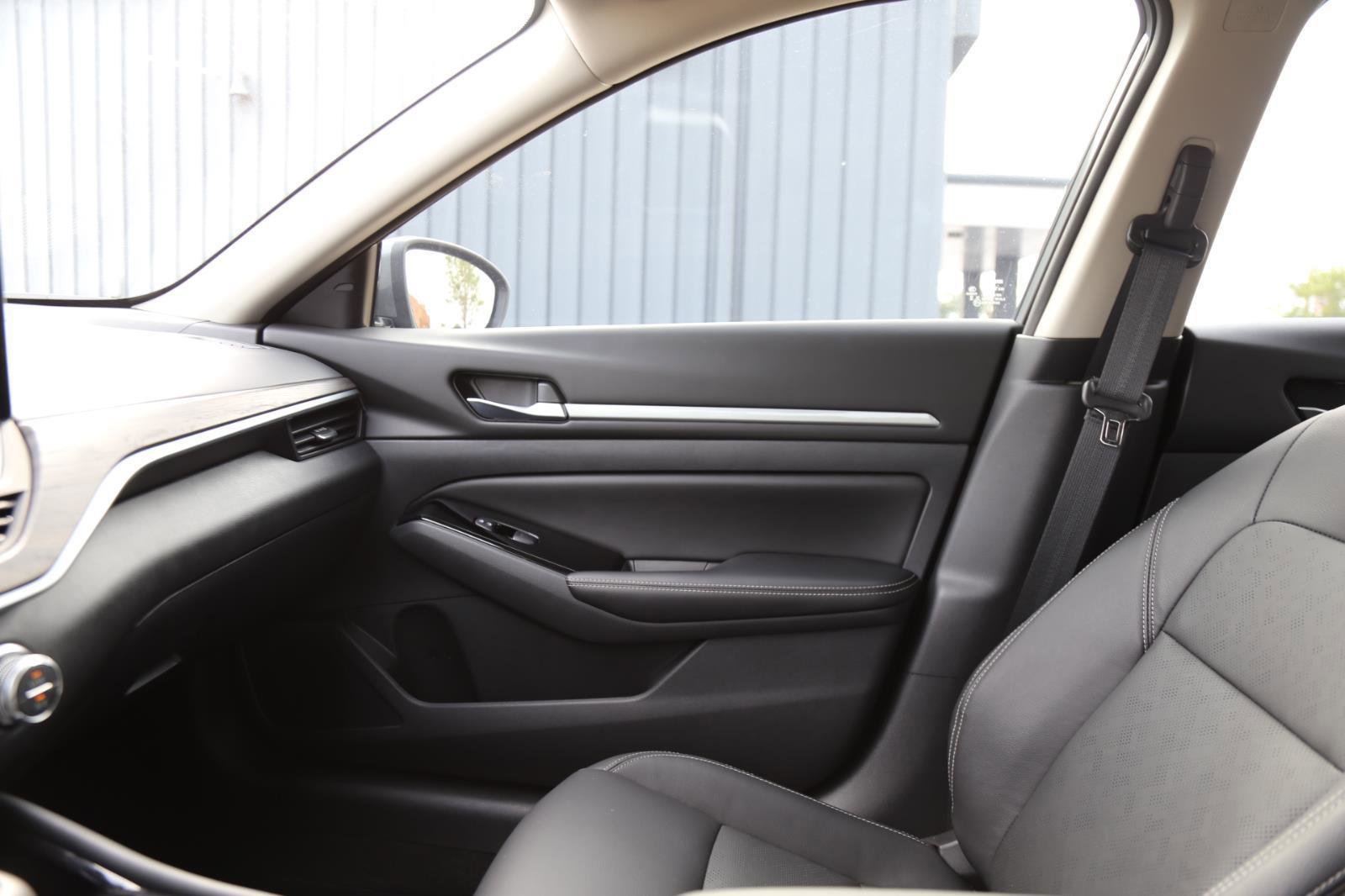 Used 2025 Nissan Altima 2.5 SR w/ SR Premium Package FWD image 17