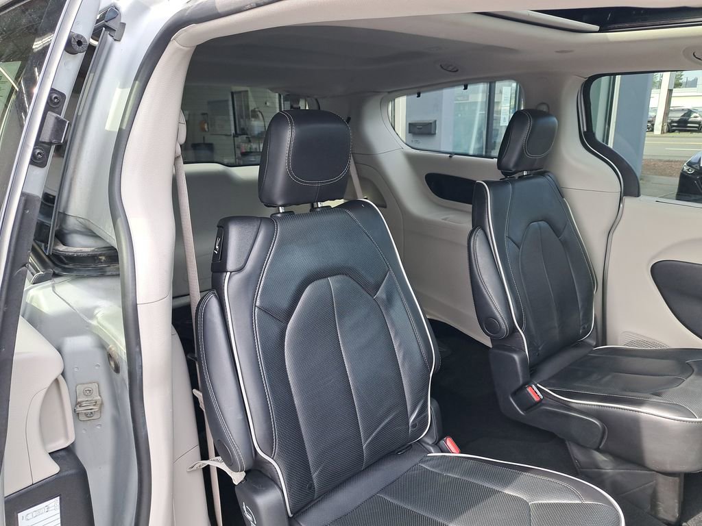 Used 2024 Chrysler Pacifica Limited FWD image 16