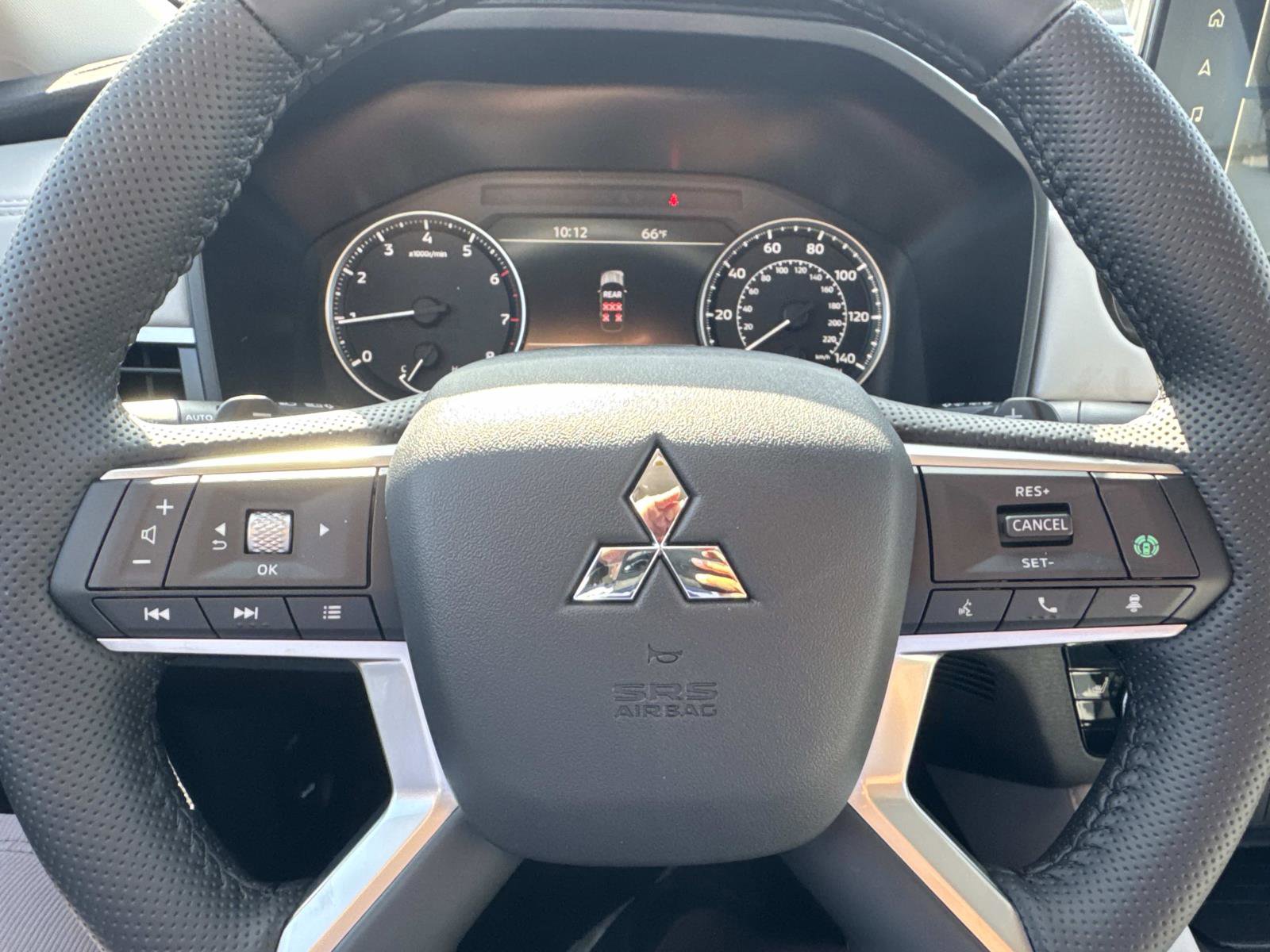 New 2025 Mitsubishi Outlander SE image 21