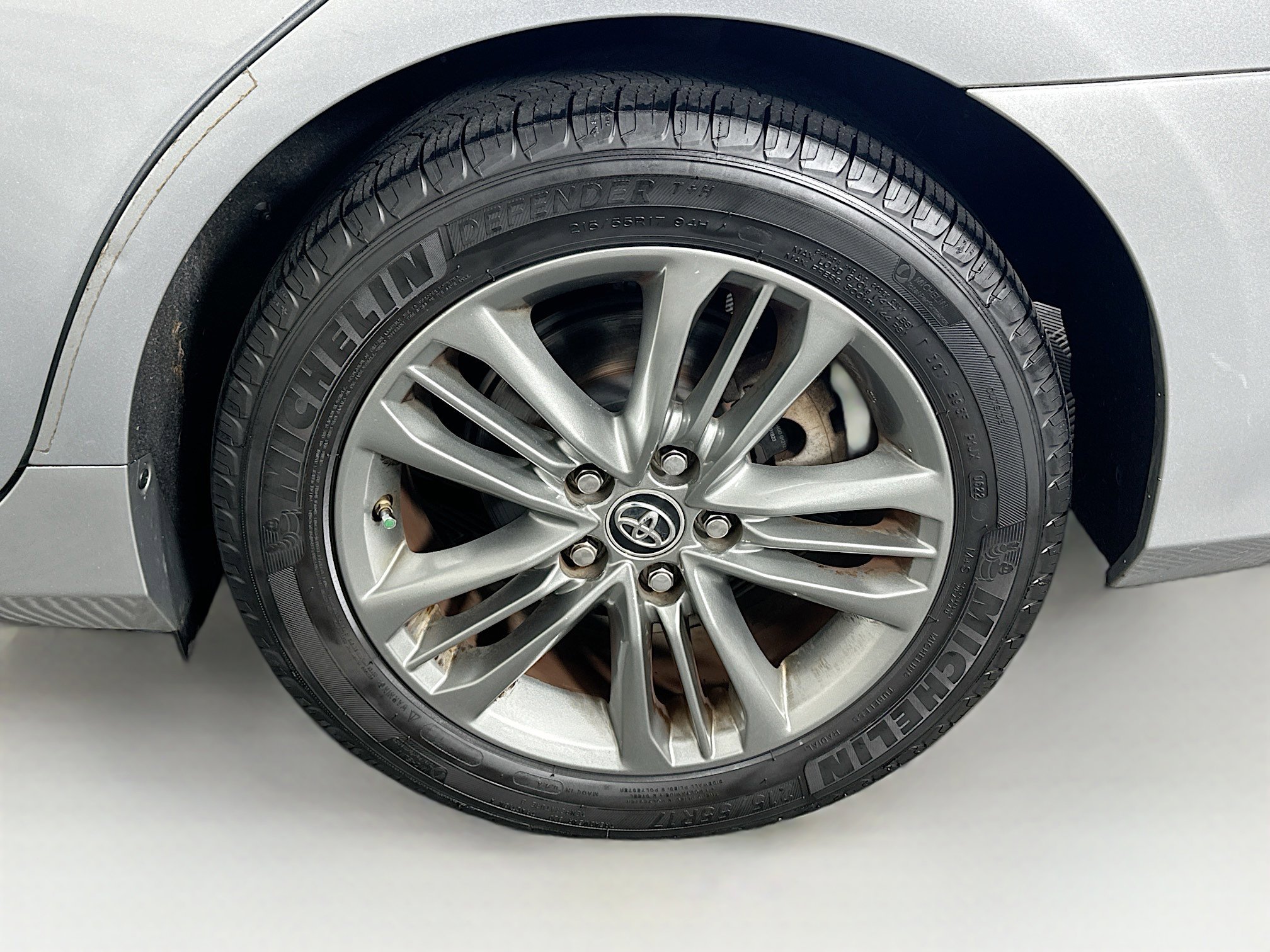 Used 2015 Toyota Camry SE w/ Moonroof Package FWD image 11