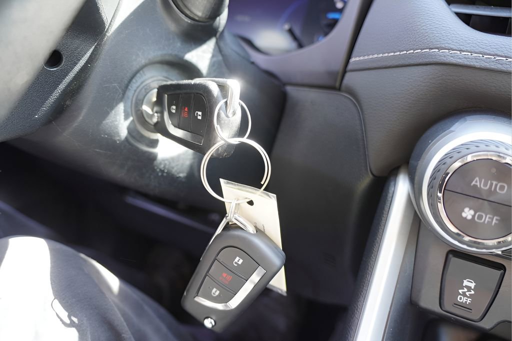 Used 2024 Toyota RAV4 LE image 31