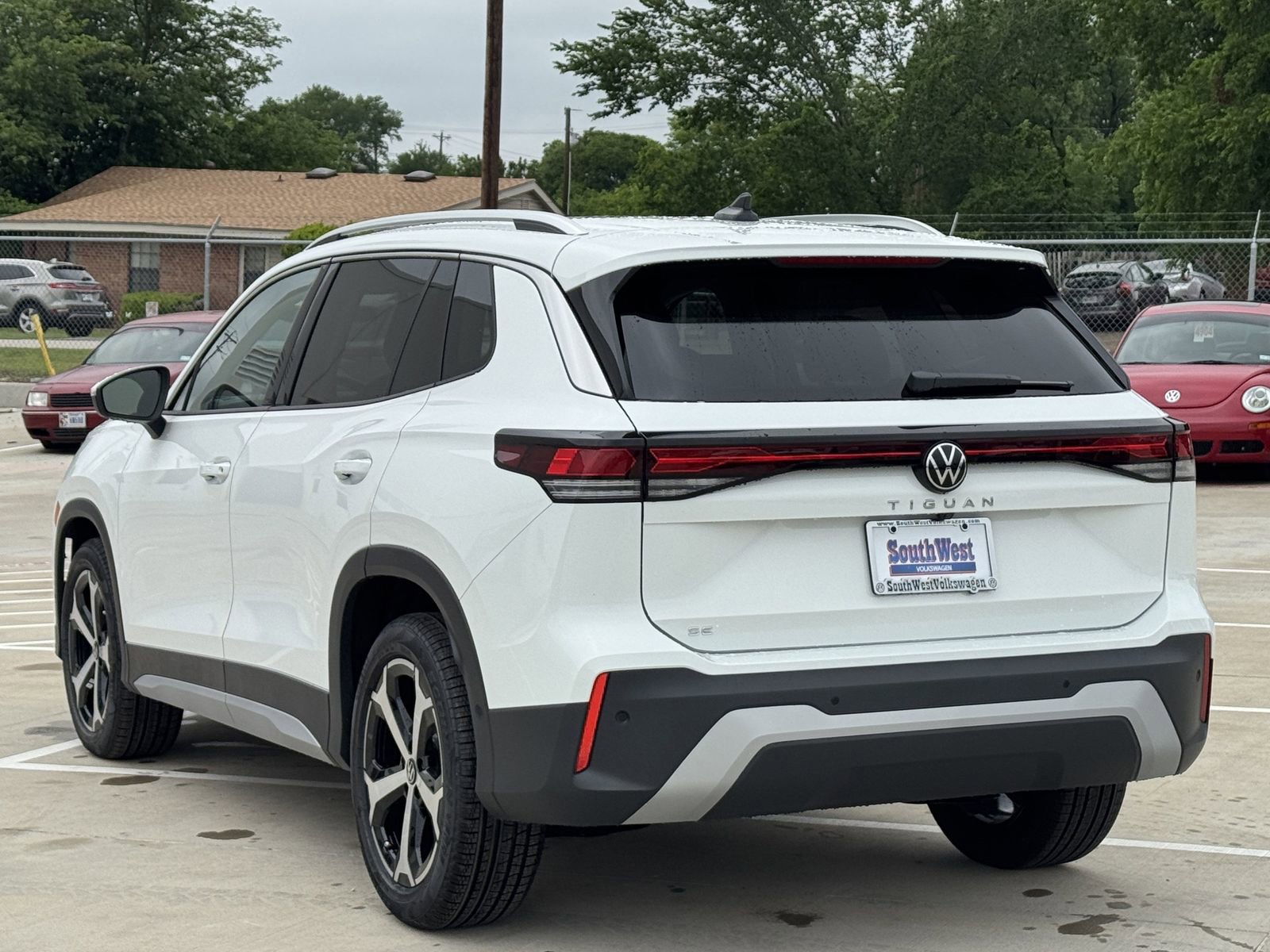 New 2026 Volkswagen Tiguan SE FWD image 7
