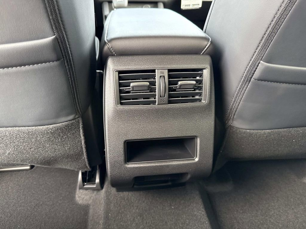 New 2026 Mitsubishi Outlander SE image 17