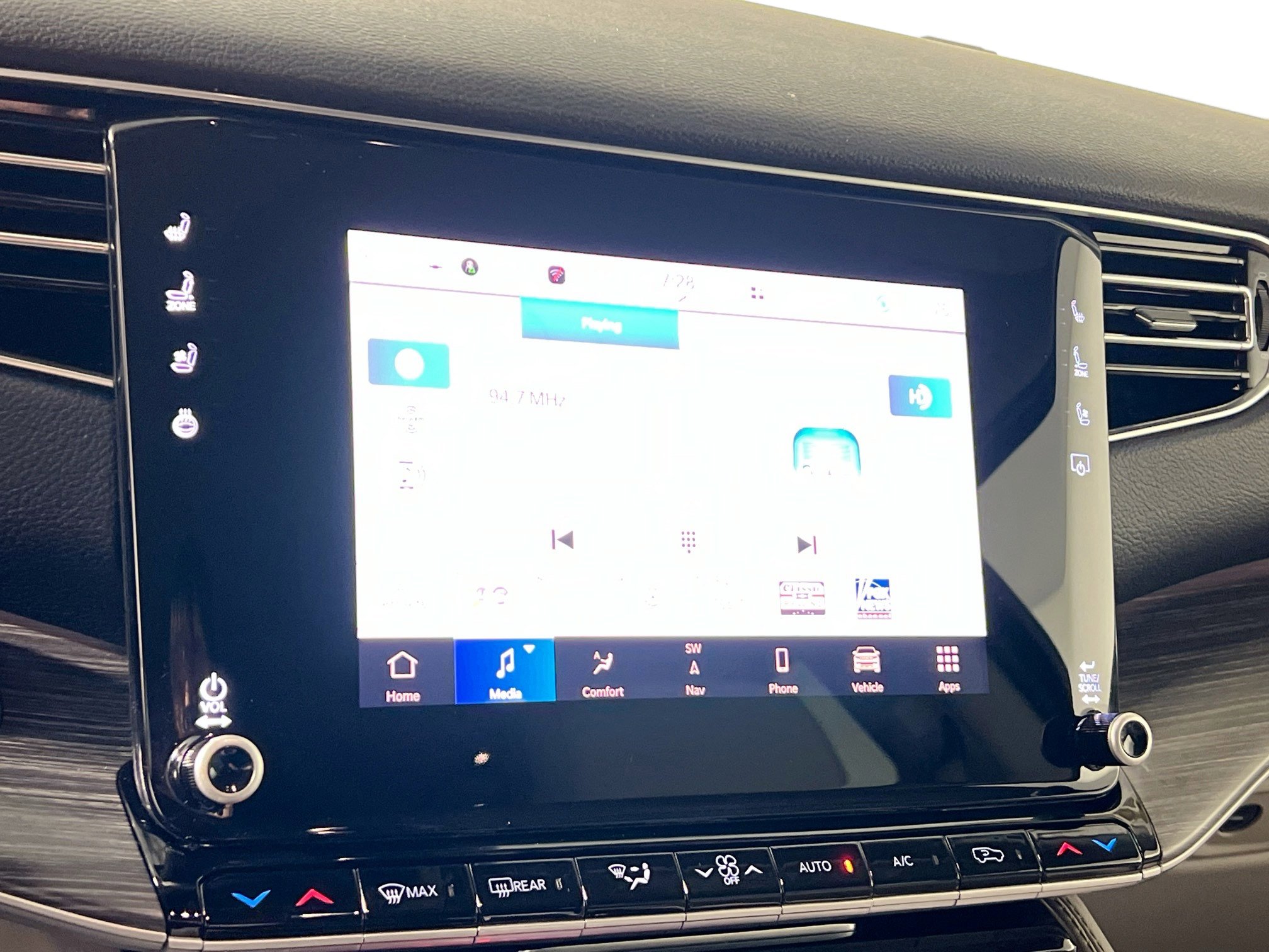 Used 2024 Jeep Wagoneer L Series II image 27