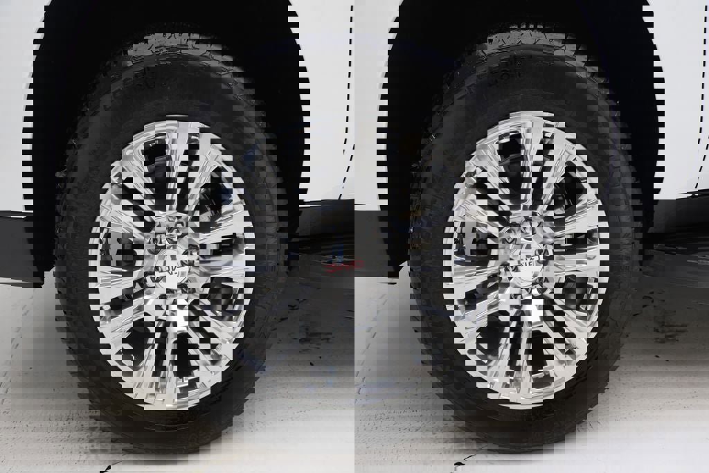 Used 2025 GMC Yukon XL Denali image 10