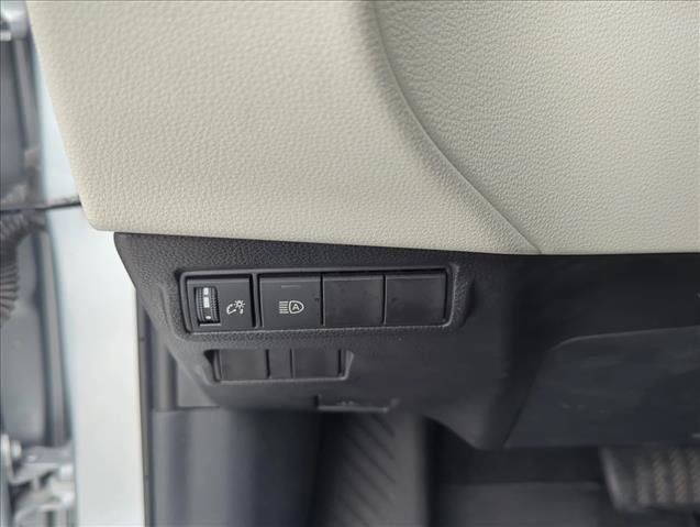Certified 2025 Toyota Corolla Cross L FWD image 9