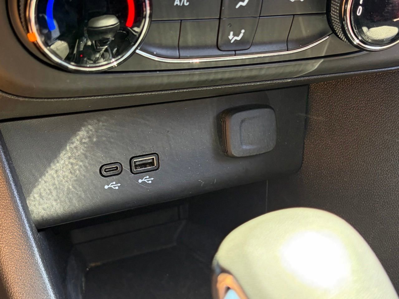 Used 2025 Buick Encore GX Preferred AWD/4WD image 8