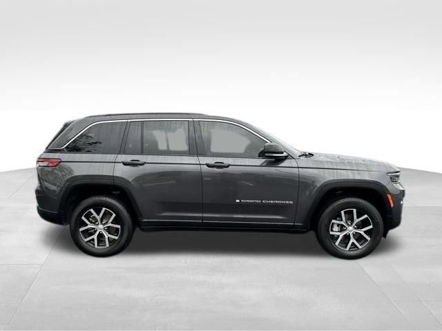 Used 2025 Jeep Grand Cherokee Limited image 9