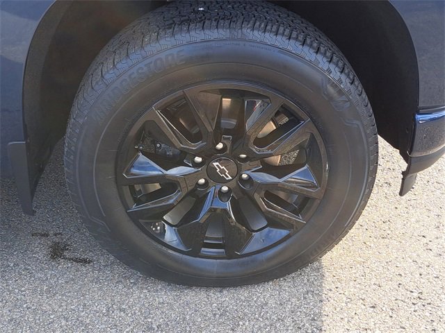 Used 2021 Chevrolet Silverado 1500 Custom w/ LPO, Dark Essentials Package image 4