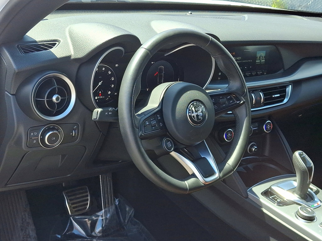 Used 2024 Alfa Romeo Stelvio Ti image 25