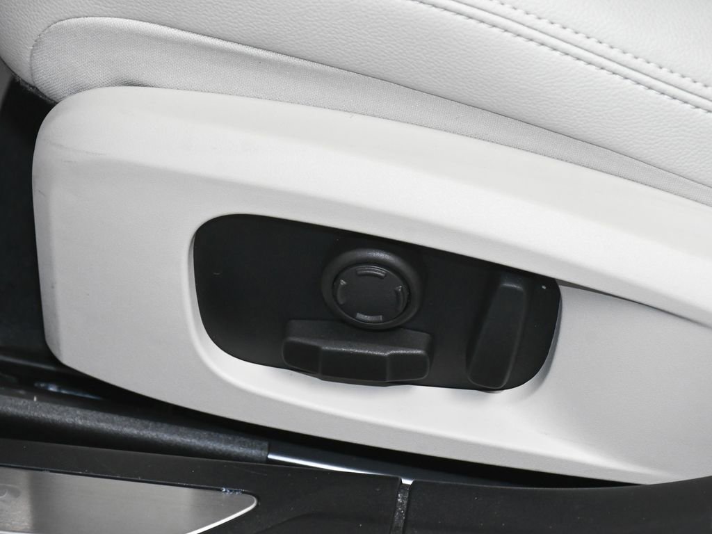 Used 2024 Jaguar XF R-Dynamic SE image 51