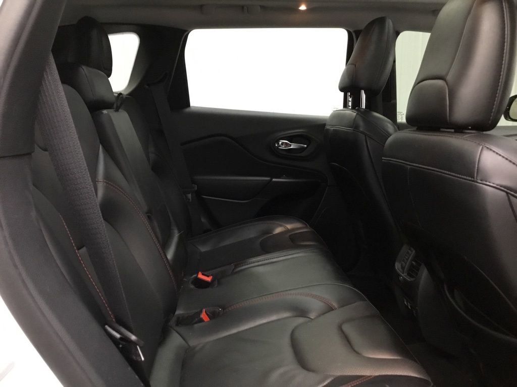 Used 2022 Jeep Cherokee Trailhawk w/ Sun, Sound & Nav Group AWD/4WD image 16