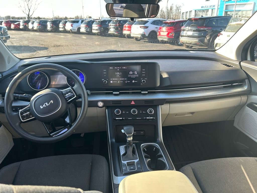Certified 2023 Kia Carnival LX image 9