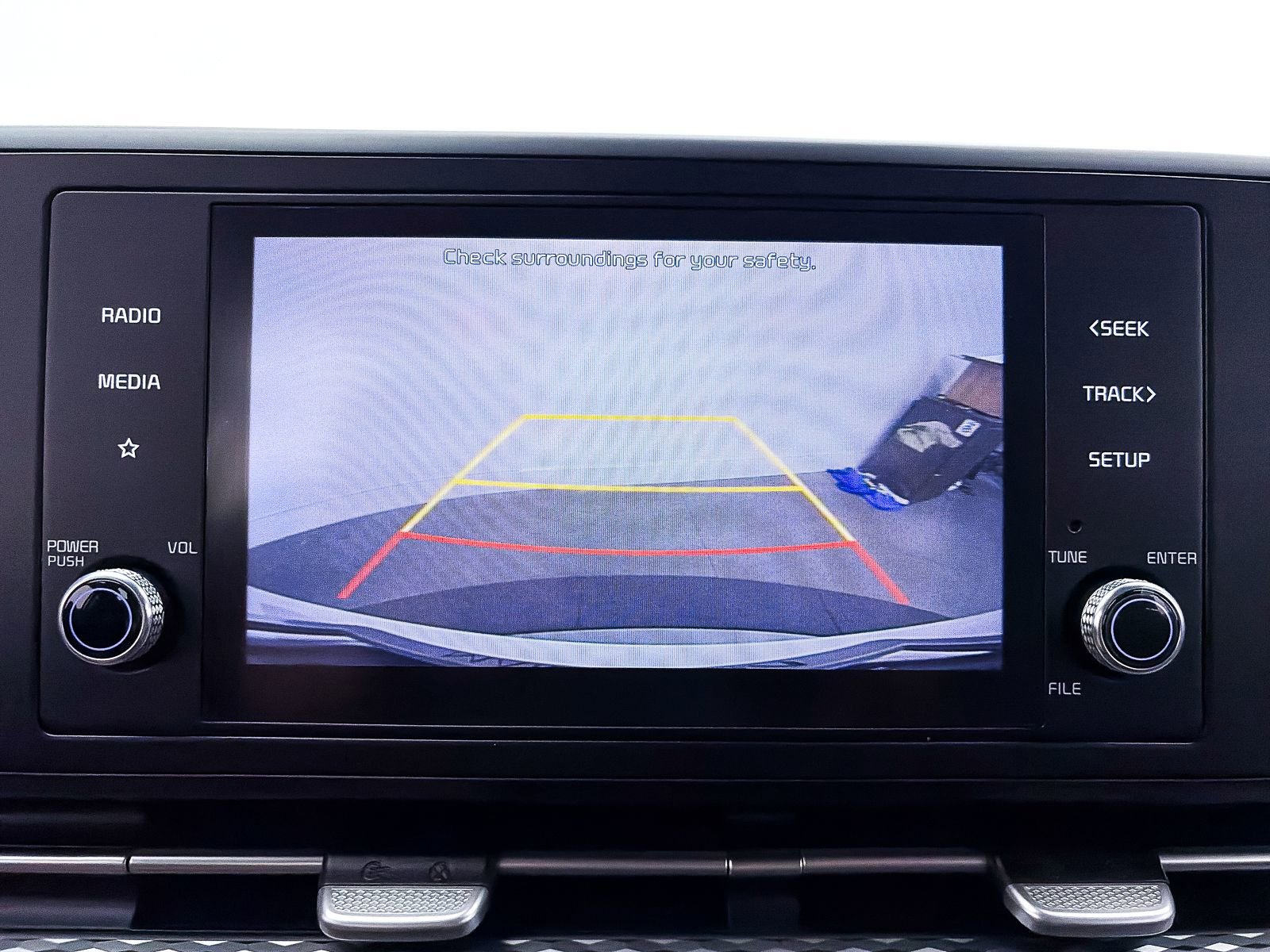 Used 2022 Kia Carnival LX image 4