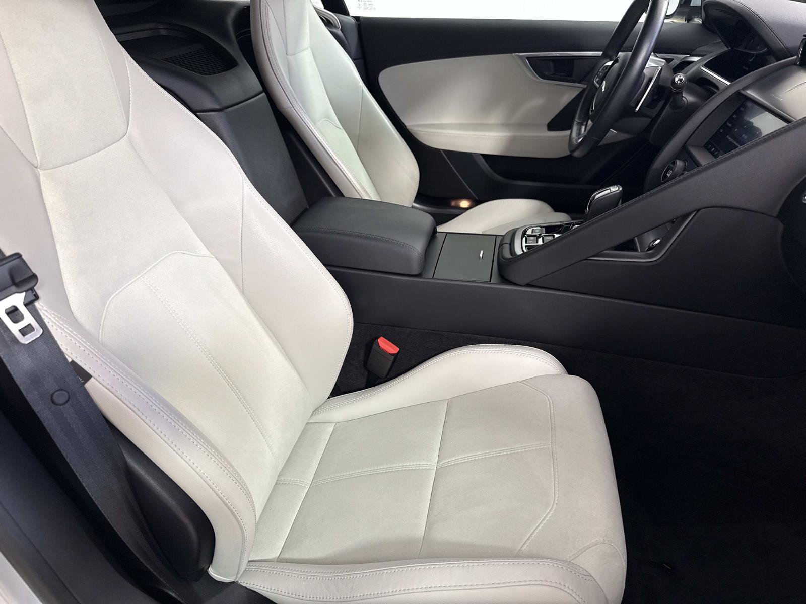Used 2023 Jaguar F-TYPE Coupe RWD image 10