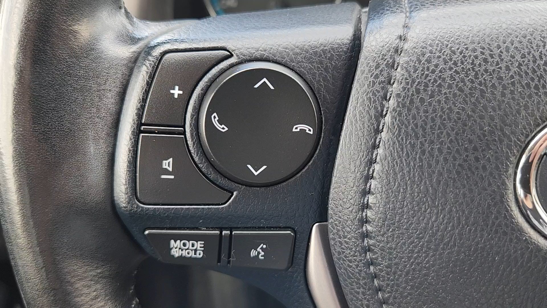 Used 2018 Toyota RAV4 Limited w/ Advanced Technology Package AWD/4WD image 12