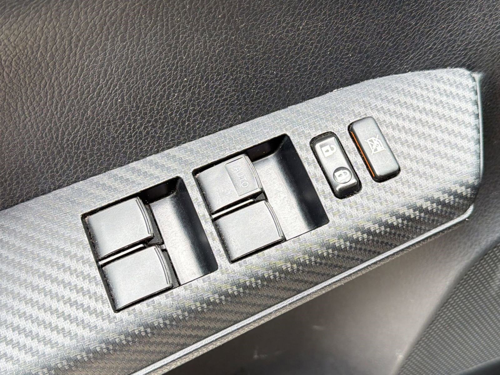 Used 2015 Toyota RAV4 LE AWD/4WD image 13