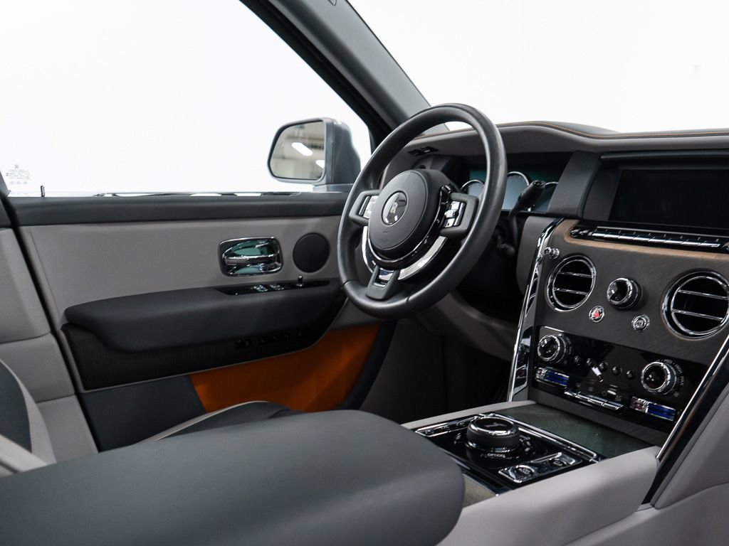 Certified 2023 Rolls-Royce Cullinan w/ Dark Exterior Package AWD/4WD image 34