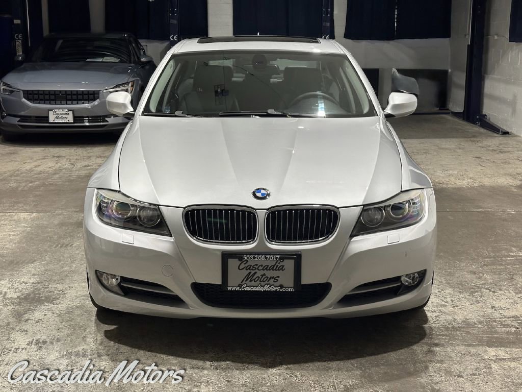 Used 2009 BMW 335i xDrive Sedan AWD/4WD image 4