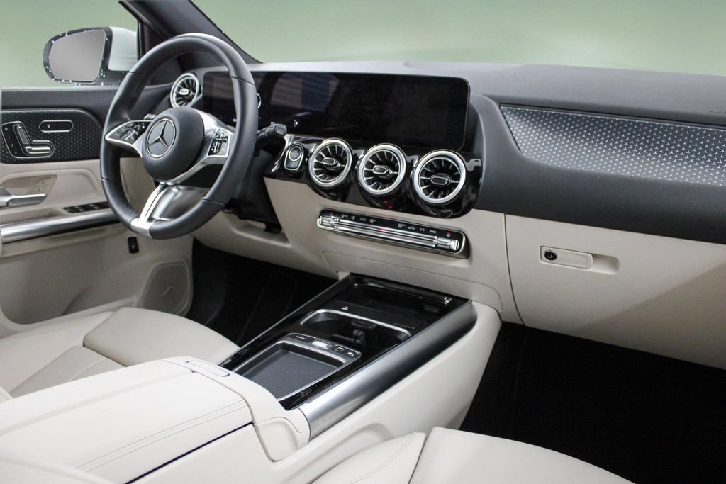 Used 2025 Mercedes-Benz GLA 250 4MATIC image 21