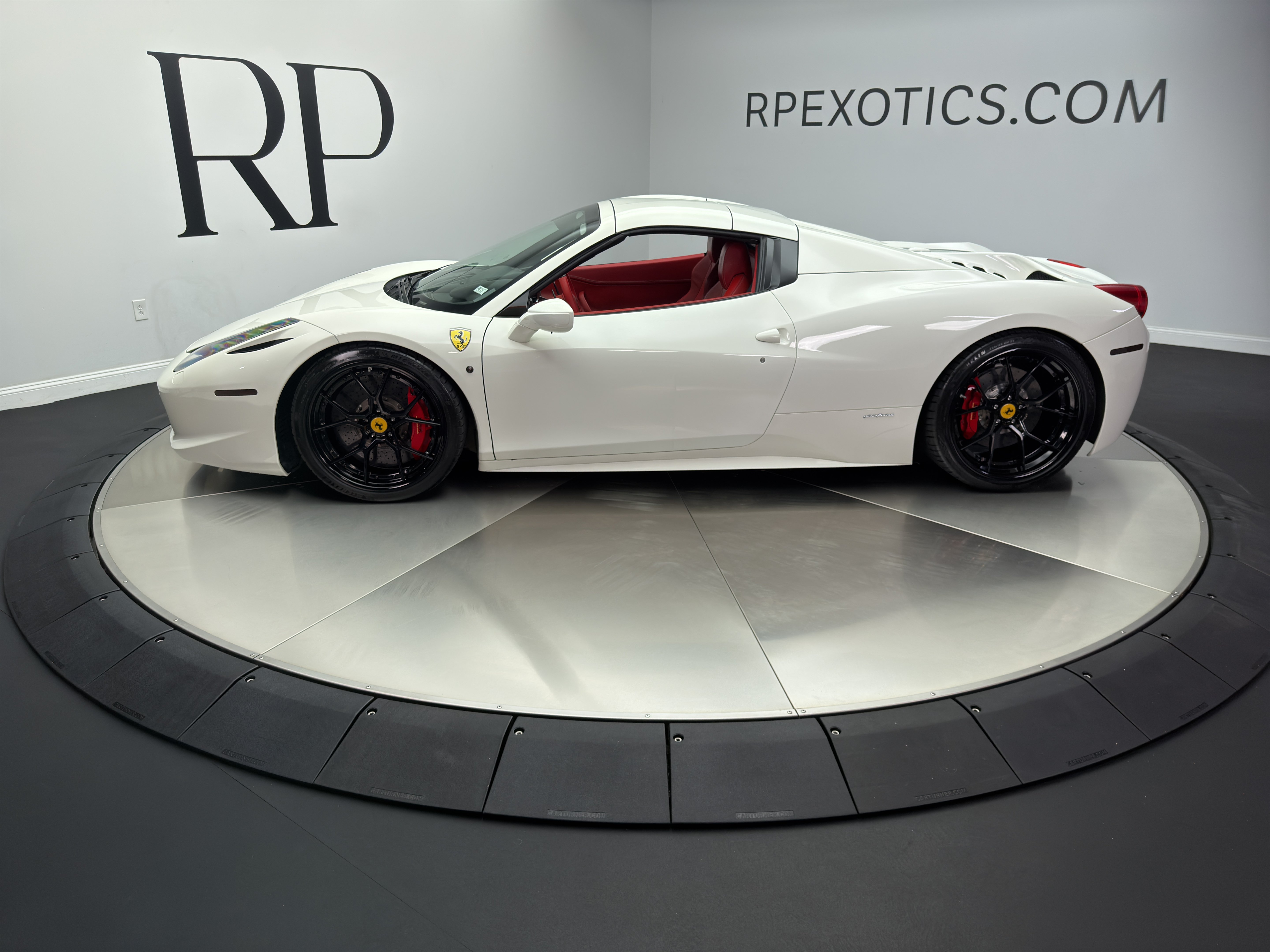 Used 2013 Ferrari 458 Spider RWD image 14