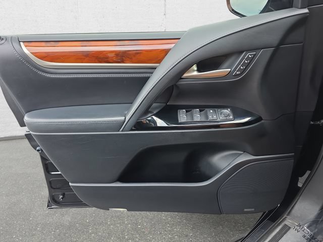Used 2019 Lexus LX 570 4WD w/ Luxury Package image 29