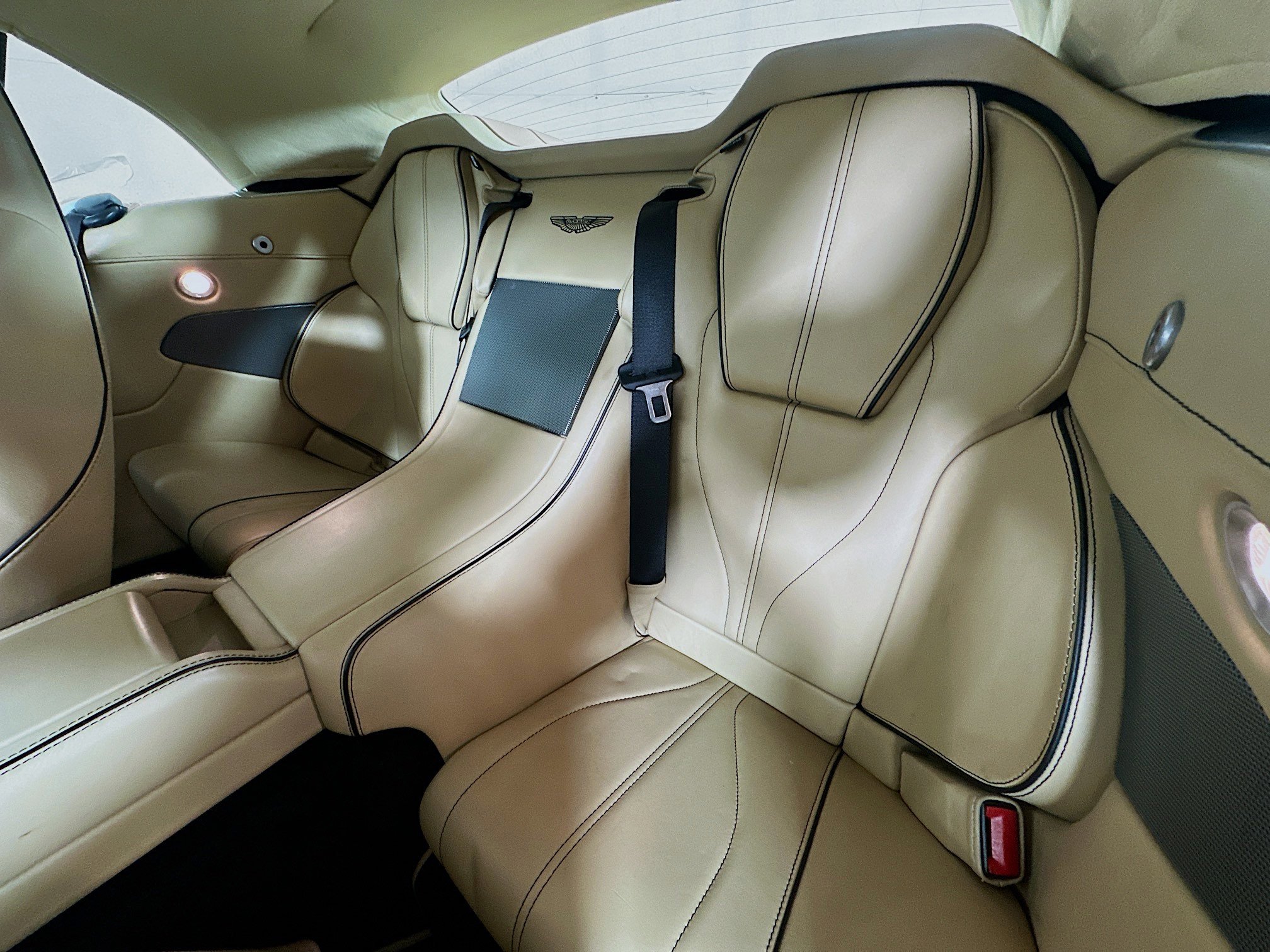 Used 2015 Aston Martin DB9 Volante image 23