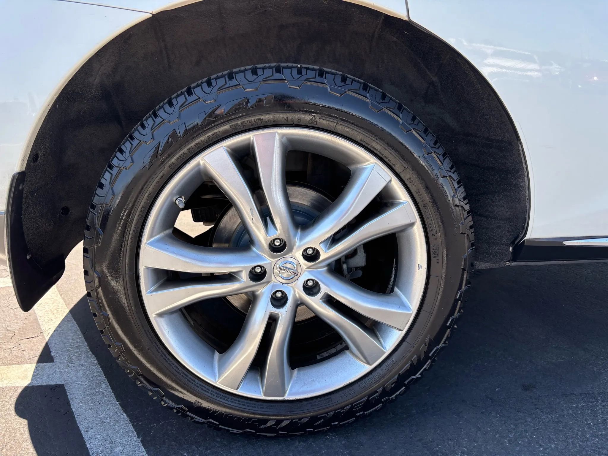 Used 2011 Nissan Murano LE w/ Navigation Pkg image 16