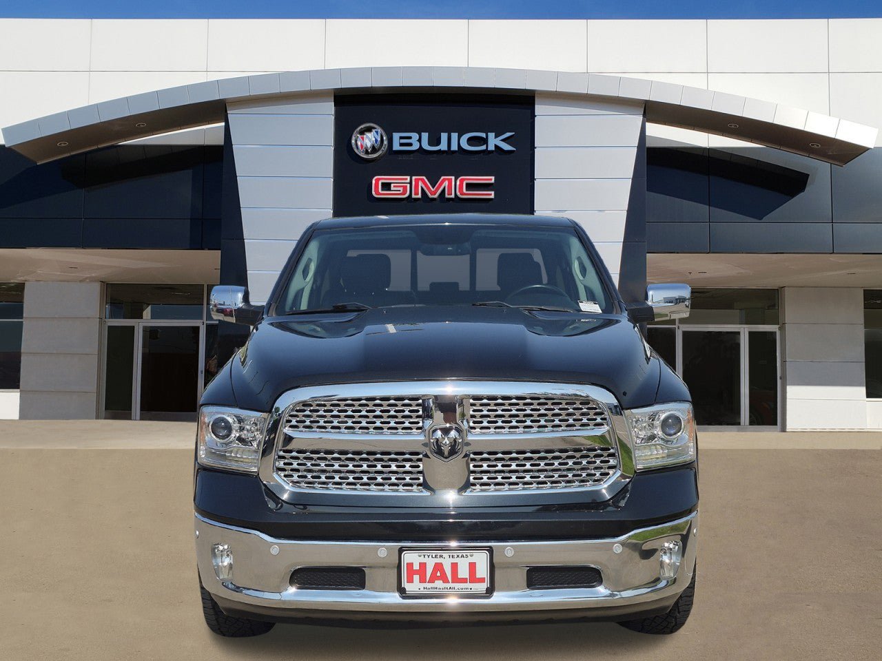 Used 2018 RAM 1500 Laramie w/ Convenience Group AWD/4WD image 2