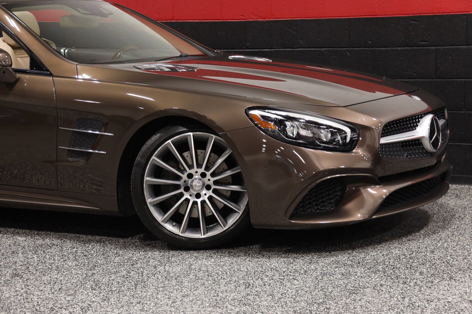 Used 2017 Mercedes-Benz SL 450 image 4