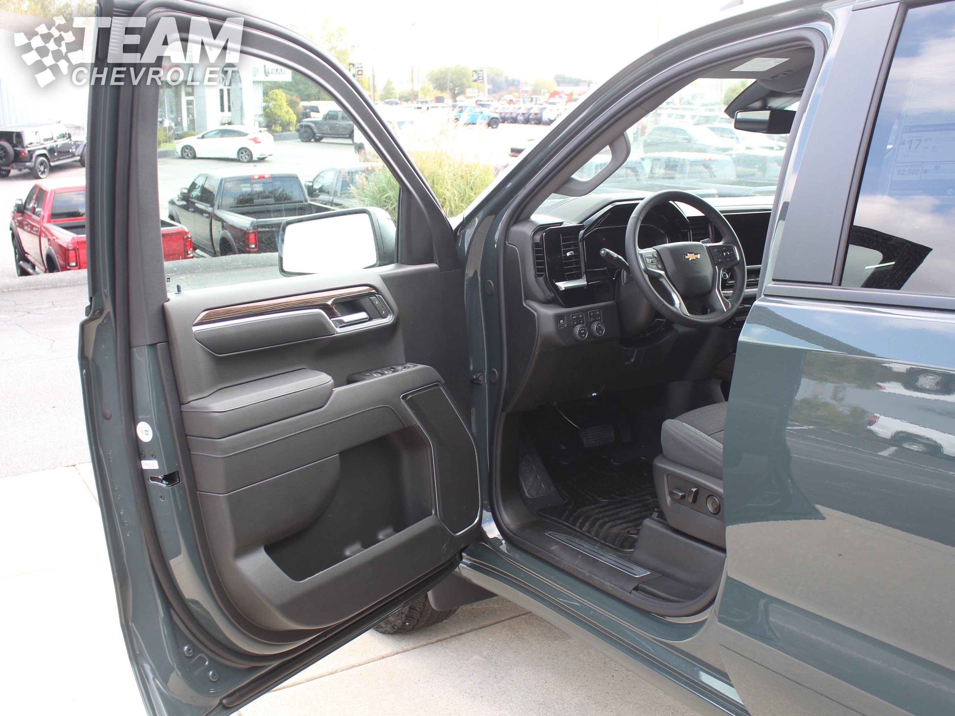 New 2026 Chevrolet Silverado 1500 LT w/ Z71 Off-Road Package image 10