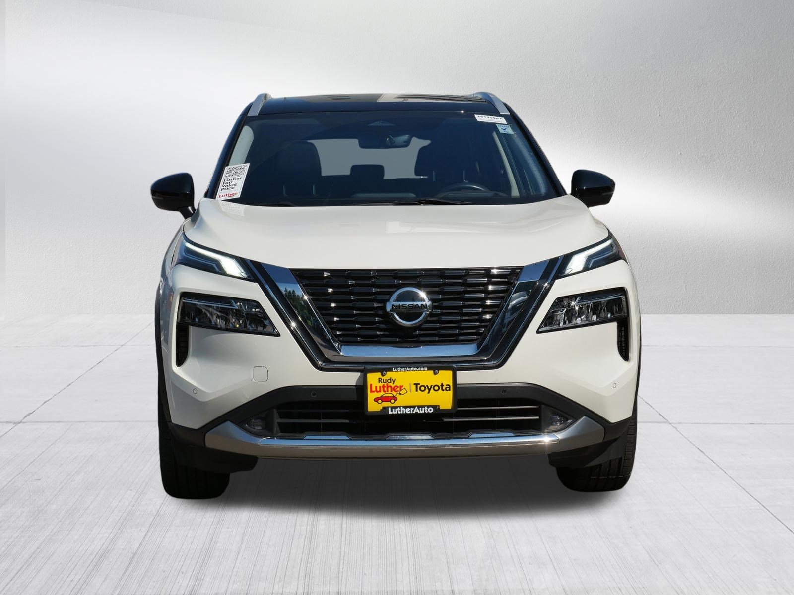 Used 2021 Nissan Rogue Platinum AWD/4WD image 2