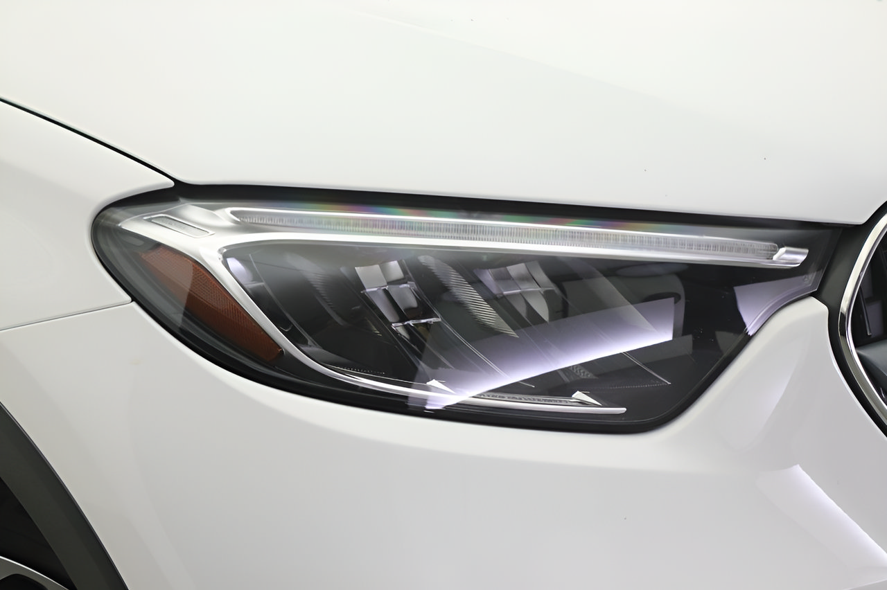 Used 2025 Mercedes-Benz GLC 350e 4MATIC image 25