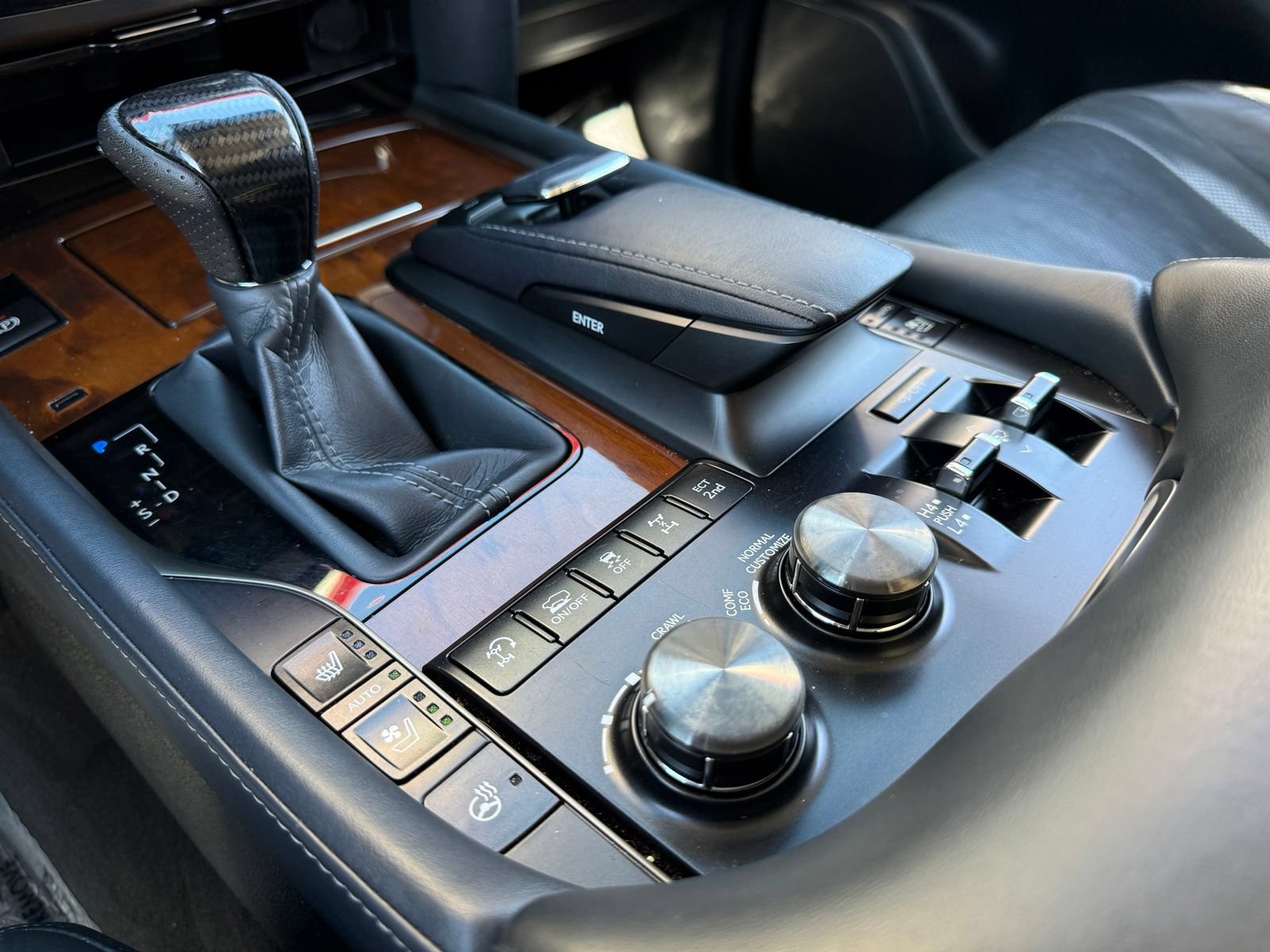 Used 2019 Lexus LX 570 4WD w/ Luxury Package image 46