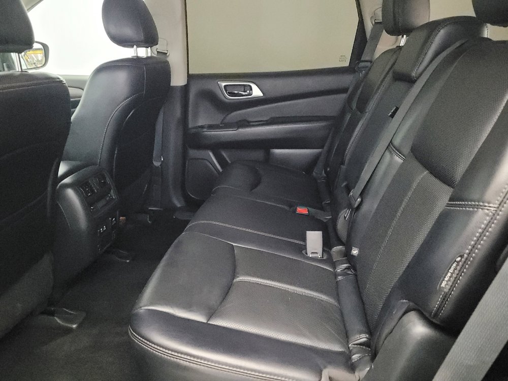 Used 2019 Nissan Pathfinder Platinum AWD/4WD image 18