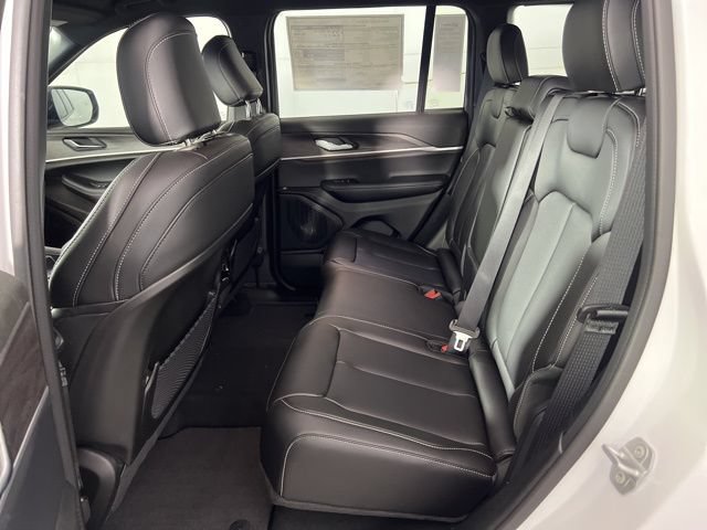New 2025 Jeep Grand Cherokee Limited w/ Trailer Tow Package AWD/4WD image 10