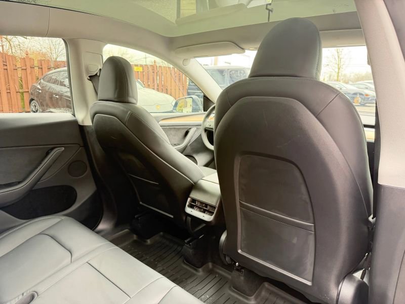 Used 2024 Tesla Model Y Long Range image 24