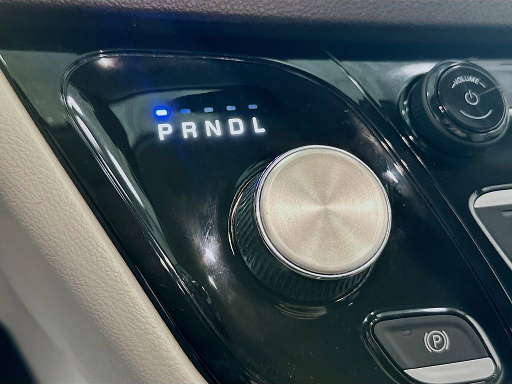 Used 2020 Chrysler Pacifica Touring image 18