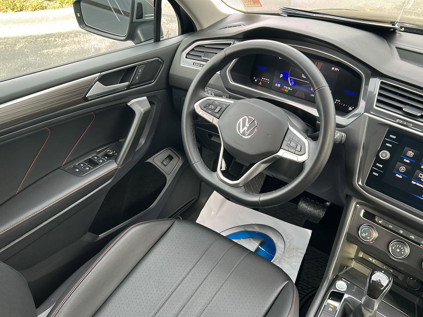 Used 2024 Volkswagen Tiguan Wolfsburg Edition image 25