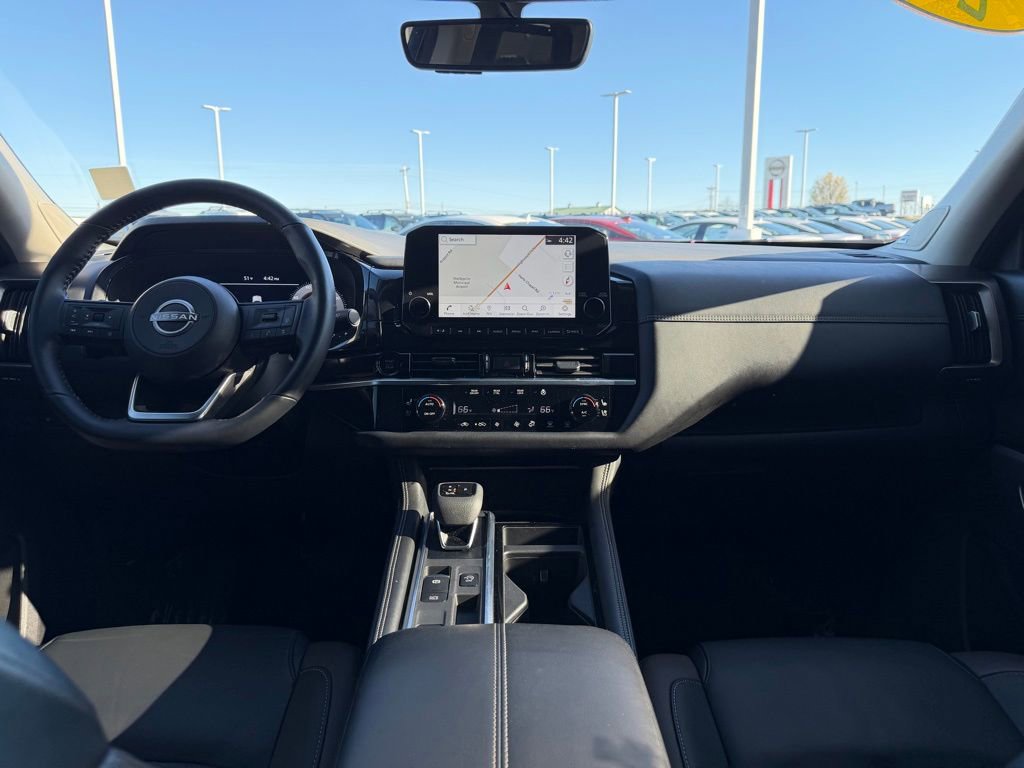 Used 2025 Nissan Pathfinder Platinum image 30