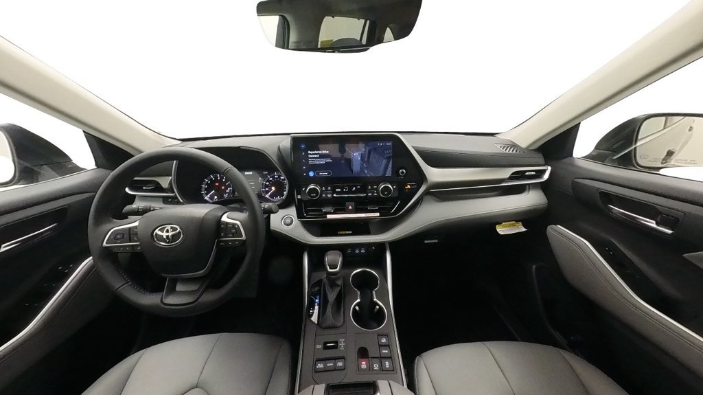Certified 2024 Toyota Highlander XLE AWD/4WD image 27