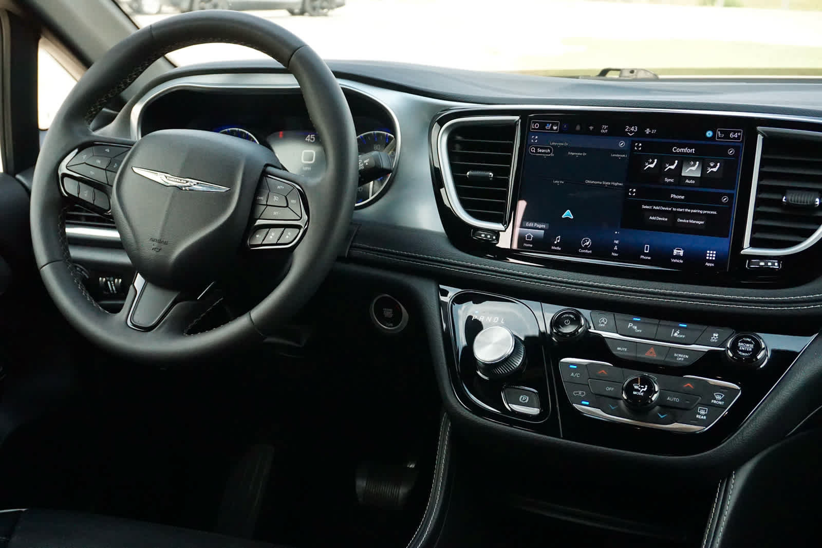 Used 2025 Chrysler Pacifica Limited FWD image 6